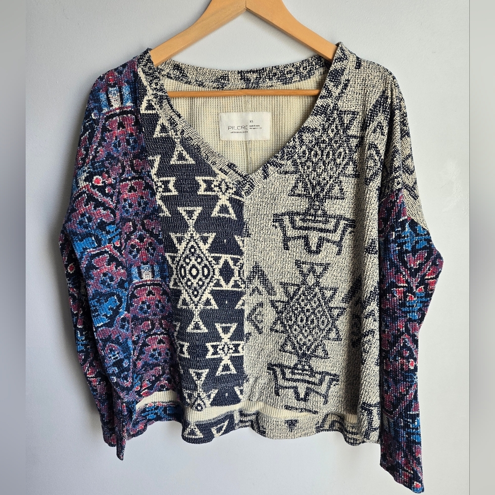Like New PILCRO Waffle Knit V-Neck Cotton Sweater in Navy, Cream & Multicolor